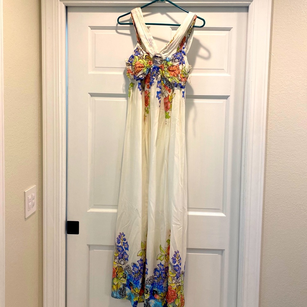 Flowy flower dress with great neckline